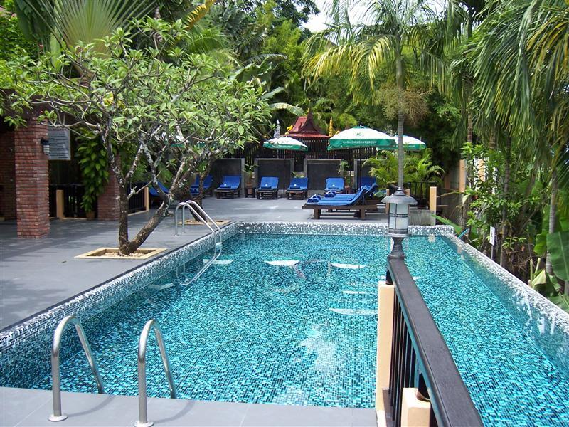 Patong Cottage Resort Bagian luar foto