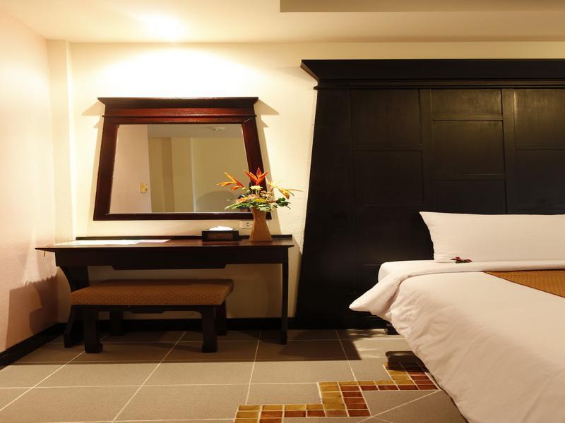 Patong Cottage Resort Bagian luar foto