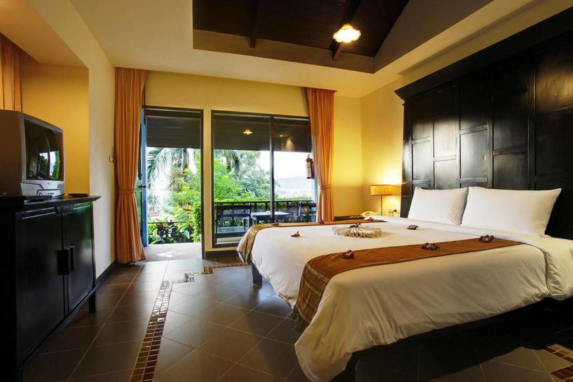 Patong Cottage Resort Bagian luar foto