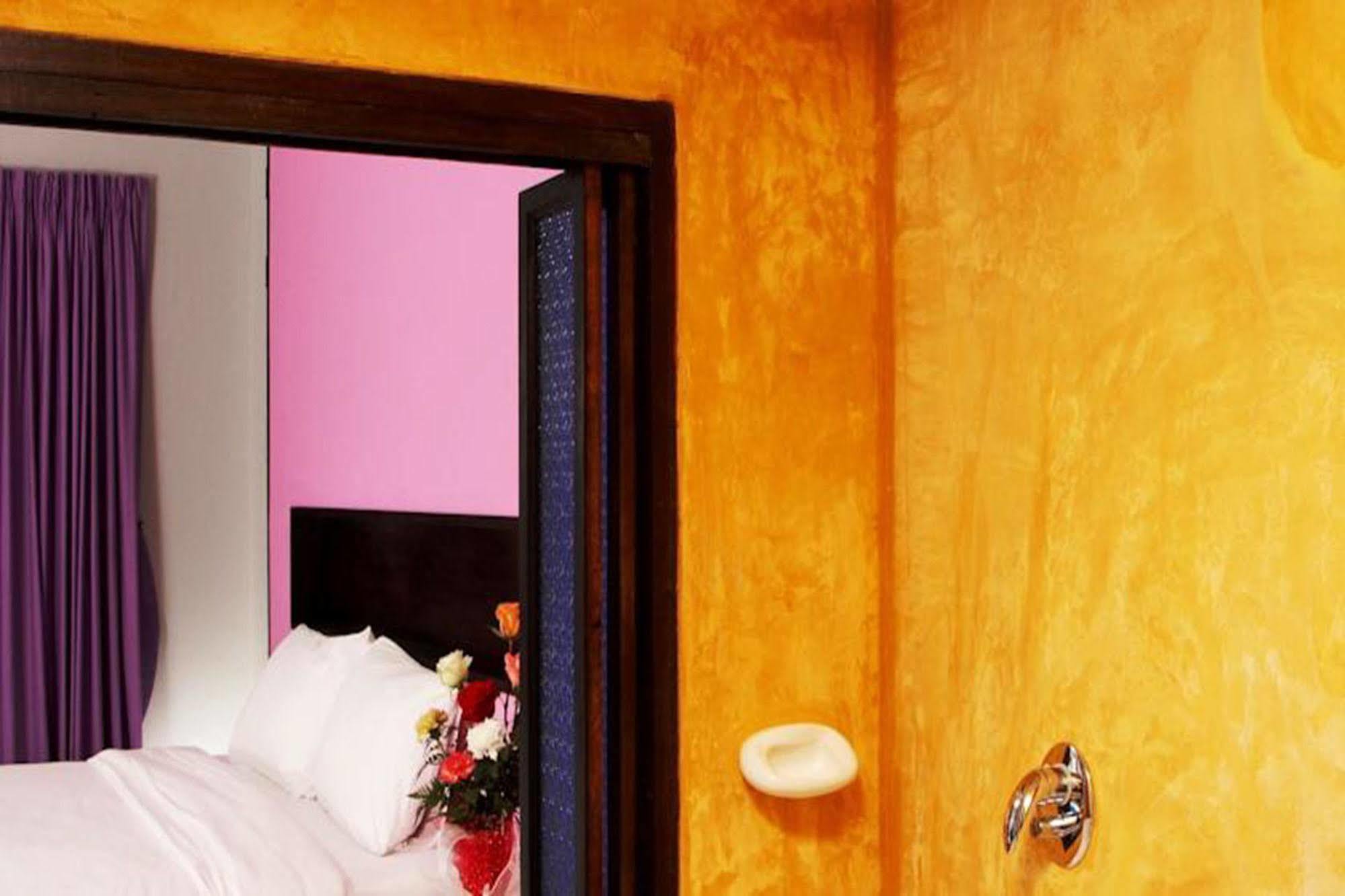 Patong Cottage Resort Bagian luar foto